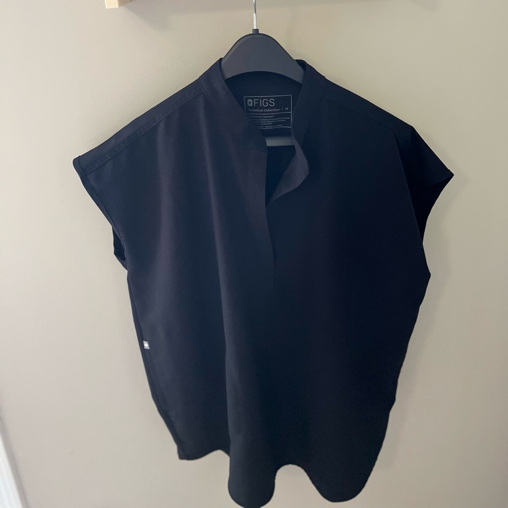 Rafaela Oversized Scrub Tops for Women- medium. Like new